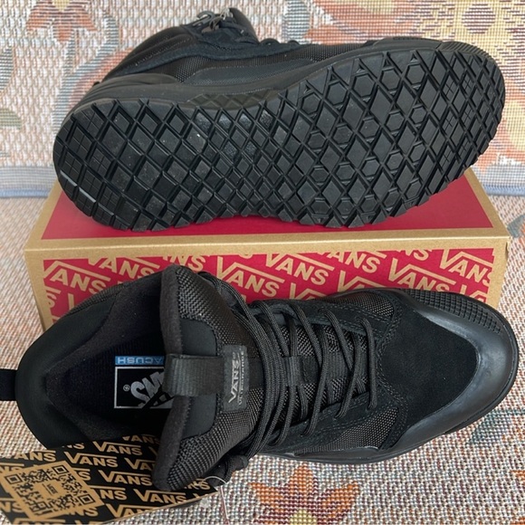 Vans WMNS Ultrarange Exo
Black/Black
Sneakers MTE Boots VN0A4BVSBKA - Picture 9 of 16